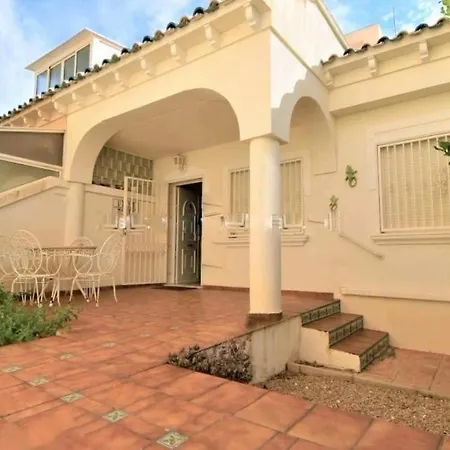 Maison Entiere Avec Piscine, Wifi, Grand Solarium Et Terrain Arbore *