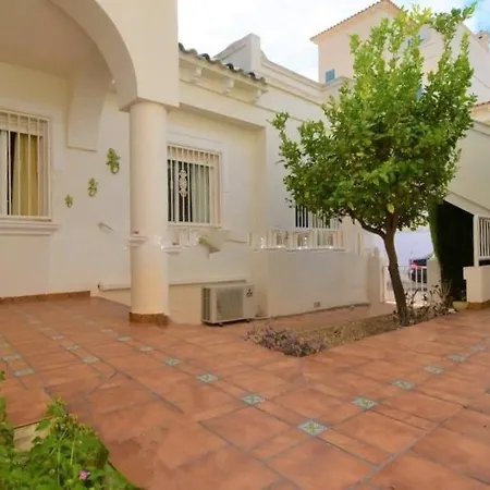 Maison Entiere Avec Piscine, Wifi, Grand Solarium Et Terrain Arbore Holiday home