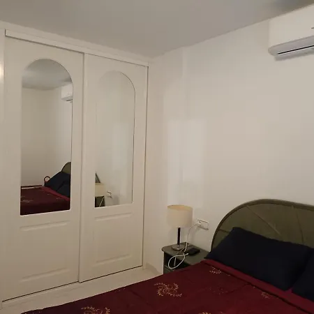 Maison Entiere Avec Piscine, Wifi, Grand Solarium Et Terrain Arbore Holiday home