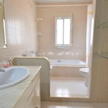 Maison Entiere Avec Piscine, Wifi, Grand Solarium Et Terrain Arbore *